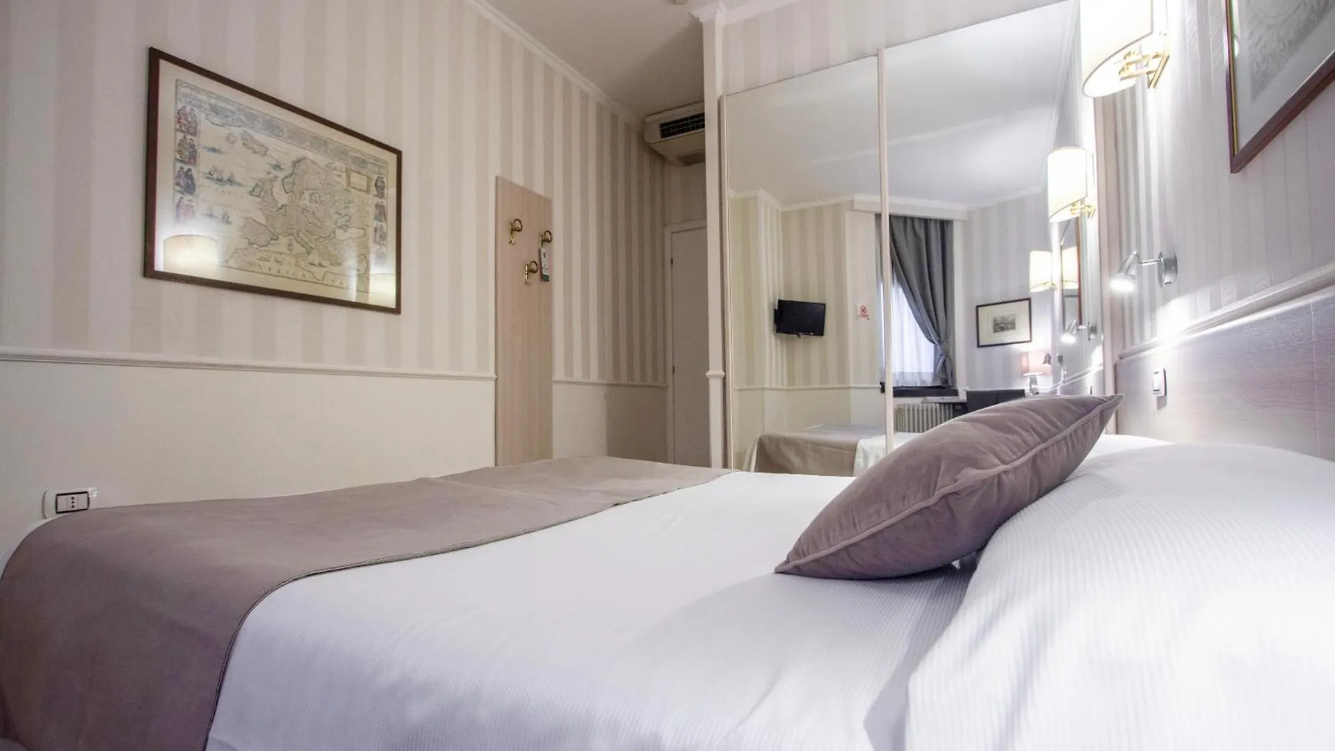 Hotel Flora Milan 3*,  Italie