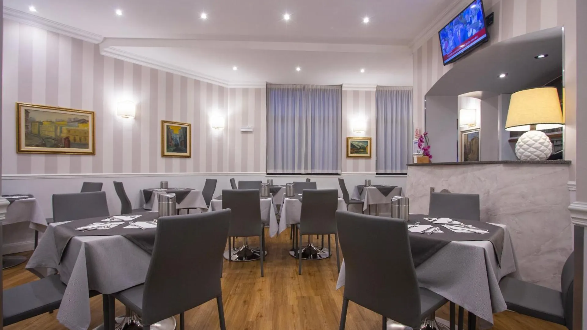 Hotel Flora Milan 3*,