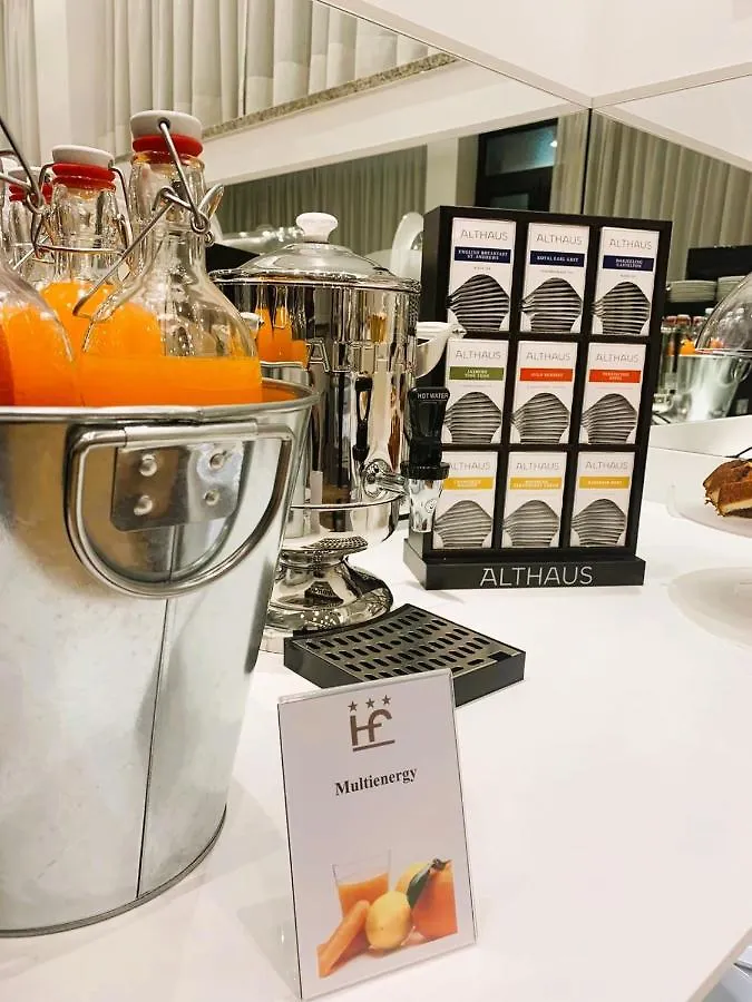 ***  Hotel Flora Милан Италия