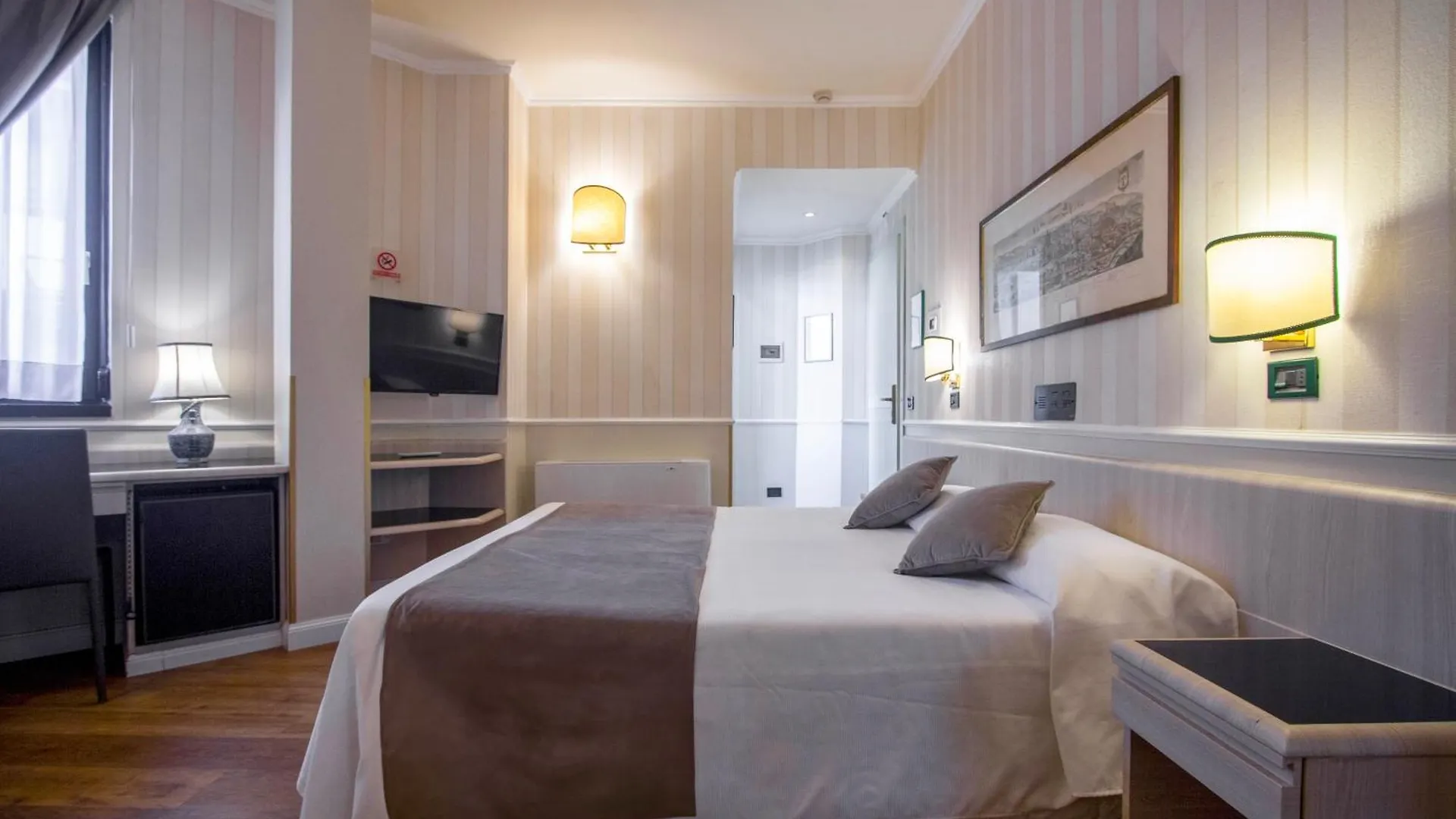 Hotel Flora Milán 3*,  Italia