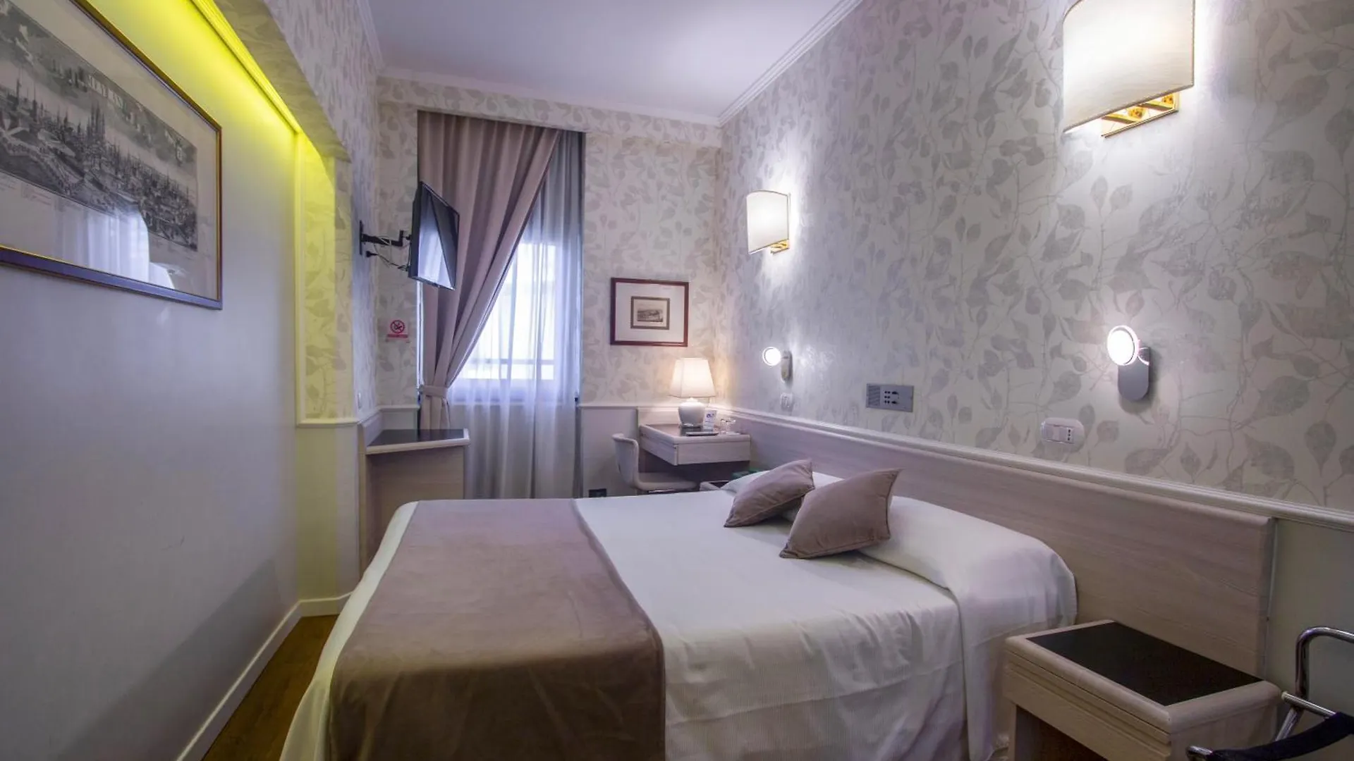 Hotel Flora Милан